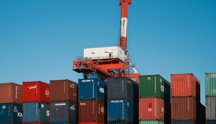 En el mes de julio, el déficit comercial de Japón se ubicó en 17.500 millones de yenes debido a la caída de exportaciones a Estados Unidos en 24 %