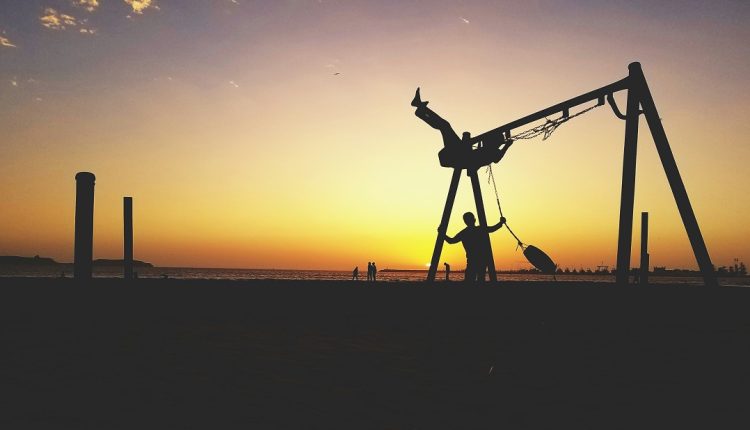 Los representantes de Arabia Saudita, Rusia, Irak, Emiratos Árabes Unidos, Kuwait, Kazajistán, Argelia y Omán, miembros de la OPEP+, anunciaron que a partir de octubre aumentarán la producción de petróleo a 137.000 barriles diarios