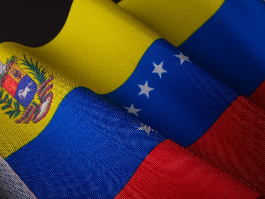 El presidente de Venezuela, Nicolás Maduro, emitió este lunes 29 de septiembre el decreto de conmoción externa que otorga al gobierno poderes especiales para actuar ante cualquier agresión o amenaza a la soberanía