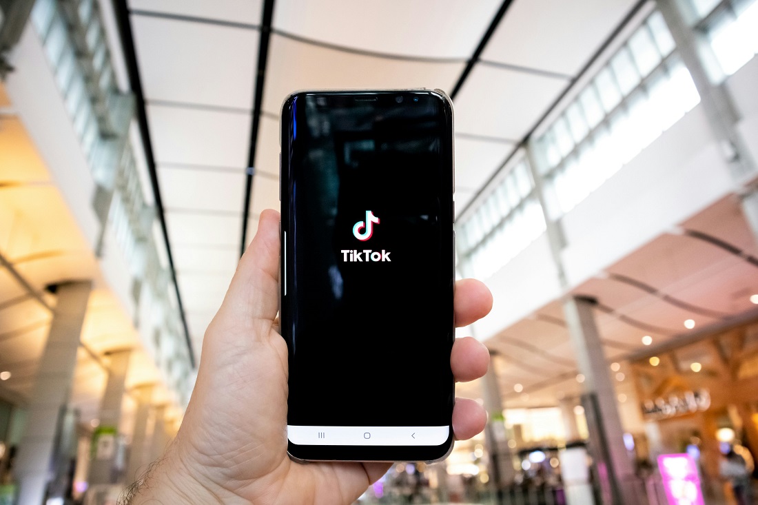 La plataforma de videos TikTok se afianza en Europa, con 200 millones de usuarios al mes, mientras en Estados Unidos prevalece la incertidumbre sobre su funcionamiento