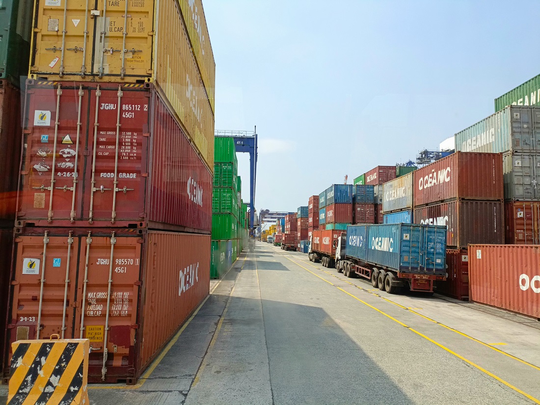 El presidente de Venezuela, Nicolás Maduro, pidió a los sectores económicos del país reducir las importaciones innecesarias y superfluas para enfocarse en la producción para alcanzar la autosuficiencia