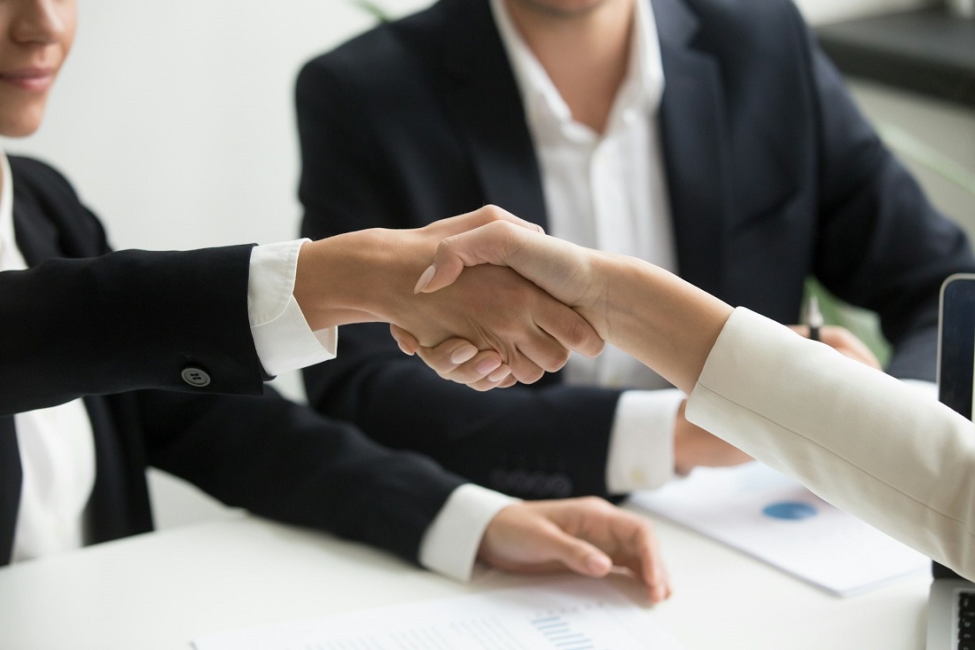 Neurosales razona que "el lado invisible de las ventas B2B es todo aquello que no aparece en un CRM: reputación, referencias, rastro digital, conversaciones de terceros. No se mide con exactitud, pero pesa tanto o más que un buen pitch"