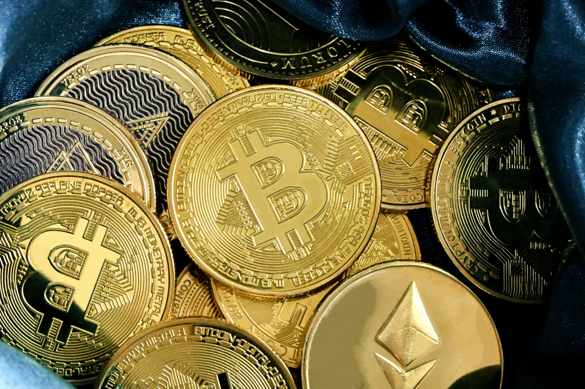 El banco 100 % digital del Grupo Santander, Openbank, anunció la oferta de trading con criptomonedas. Los clientes de Alemania, por ejemplo, podrán comprar, vender y custodiar bitcoin, ether, litecoin, polygon y cardano