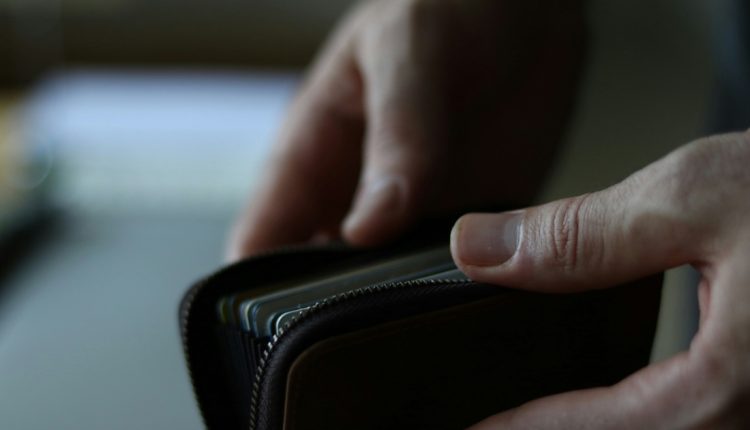 El Ministerio de Trabajo de España trabaja en un borrador del real decreto para el aumento del salario mínimo interprofesional en 2026, cada seis meses, en caso de que no cubra la inflación
