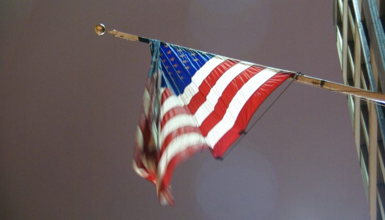 Seis semanas después del cierre del gobierno de Estados Unidos, el presidente Donald Trump firmó la noche de este miércoles 12 de noviembre la orden de financiamiento que permite el retorno a la normalidad de los distintos sectores económicos afectados