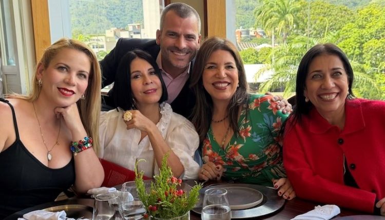 Hubo encuentro con medios y periodistas; se presentó preliminarmente libro escrito por Rafael Arráiz Lucca y Guadalupe Burelli