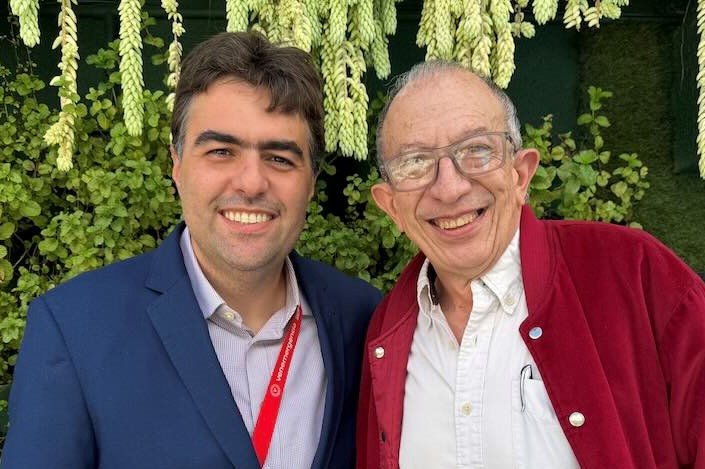Dr. Luis Enrique Velásquez Díaz exchanging greetings with Germán Febres Chataing, our Director at Grupo El Sumario
