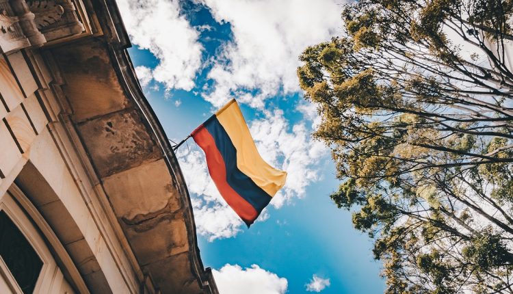 La discusión del aumento de salario mínimo en Colombia para 2026 apunta a 11 %, según adelanta el Ministerio de Trabajo