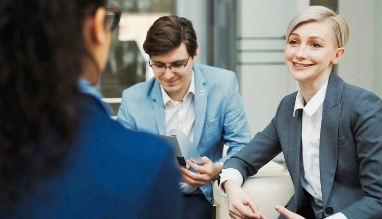 Neurosales aconseja que cada paso construya confianza en lugar de presionar; y que se aporte más valor en cada interacción