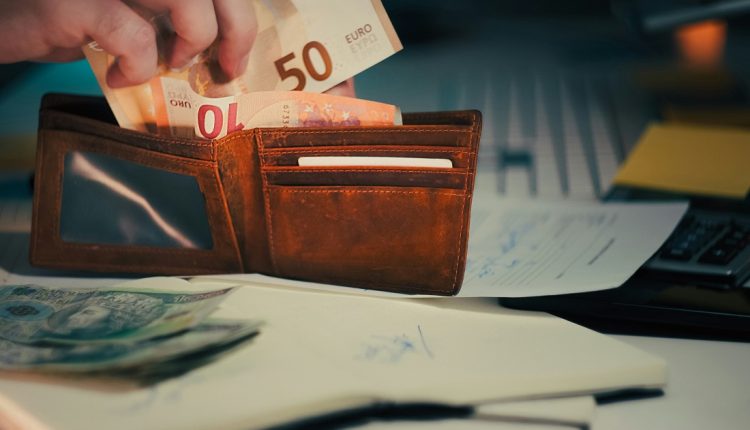 Destinar dinero para casos inesperados es una idea que actualmente cobra mayor importancia frente a la inestabilidad financiera global. Es una estrategia de ahorro pero también un mecanismo de respuesta ante una pérdida inesperada de fuentes de ingreso