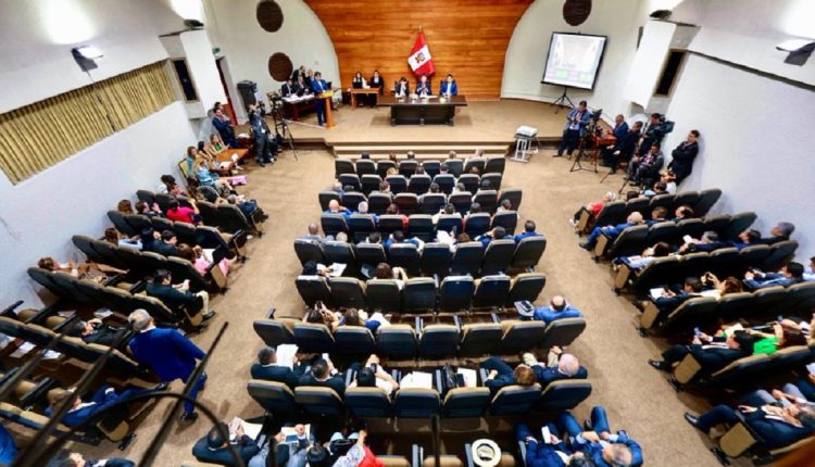 Luego de aprobar la moción de censura, el Congreso de Perú anunció la destitución del presidente interino José Jeri Oré