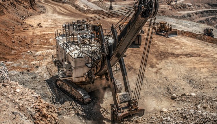 Loa yacimientos de hierro y bauxita que posee Venezuela pueden apalancar su desarrollo económico, según declaró recientemente el economista Avilio Lavarca