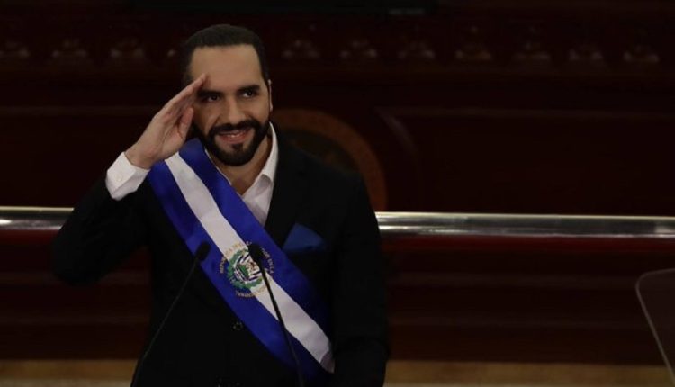 El presidente de El Salvador, Nayib Bukele, mantienen un índice de aceptación de 94% como resultado de sus políticas a favor de la seguridad interna, controlando a las bandas criminales