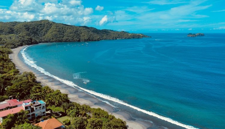 Durante el primer trimestre de 2026, la economía de Costa Rica se ha beneficiado del impulso de dos sectores clave: el turismo y el comercio