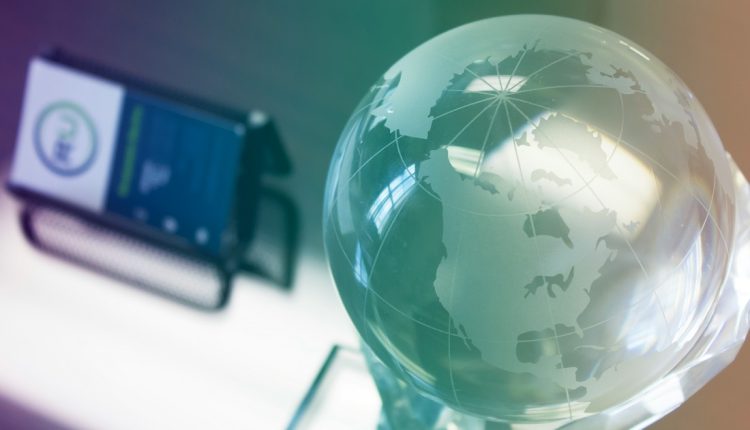 De acuerdo con el economista Elio Córdova, las licencias 56 y 57 por parte de la Oficina de Control de Activos Extranjeros del Departamento del Tesoro de Estados Unidos, anunciadas la semana pasada, tienen un impacto positivo en el eventual reingreso al sistema Swift, abriendo el camino a la entrada de recursos que mejorarán el crecimiento económico