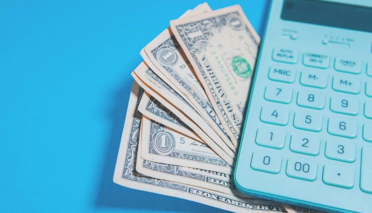 El salario mínimo es tema de debate a nivel mundial. En América Latina, Costa Rica, Uruguay y Panamá tienen el estipendio mínimo mensual más alto de la región