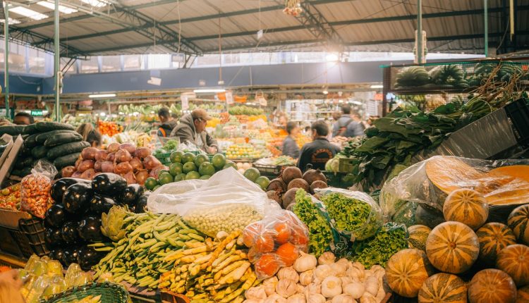 Alemania rebajó a la mitad su previsión de crecimiento, ubicando el indicador en 0,50 %. El país enfrenta el estancamiento de las exportaciones y ausencia de inversión privada
