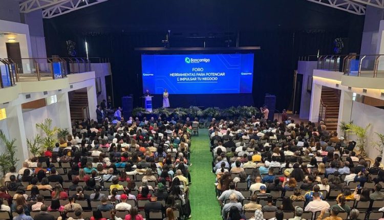 Bancamiga impulsa el ecosistema productivo en el oriente de Venezuela con el foro "Herramientas para potenciar tu negocio". La exitosa jornada de formación ofreció una ruta de capacitación sobre sostenibilidad, marketing, economía e Inteligencia Artificial