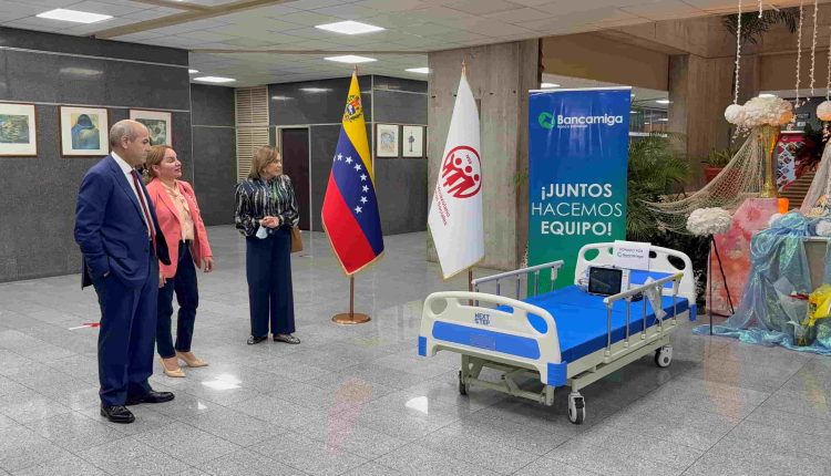 Bancamiga consolida cuatro años de compromiso continuo con la salud pública y el Hospital Dr. Domingo Luciani. Desde 2023, la institución financiera ha enfocado sus esfuerzos en dotar al hospital con tecnología de punta y herramientas especializadas
