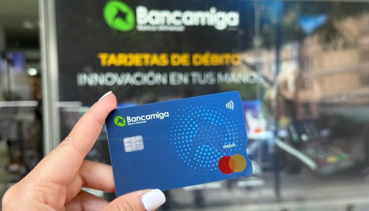 Durante este fin de semana las tarjetas de débito y crédito, al igual que los novedosos puntos de venta, los únicos que permiten pagar y recargar servicios, resolvieron las dinámicas comercial y empresarial de los venezolanos