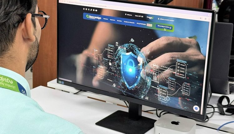 La institución financiera fortalece su estrategia tecnológica basada en mitigación automatizada de riesgos, monitoreo transaccional en tiempo real y blindaje de canales digitales para anticipar los desafíos del entorno bancario global