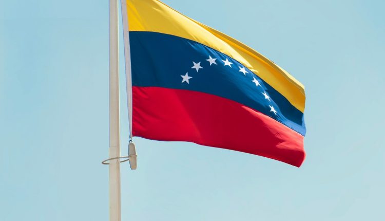 La presidenta encargada de Venezuela, Delcy Rodríguez, anunció la fusión de los ministerios de Comercio Exterior y Relaciones Exteriores. Félix Plasencia reemplaza a Yván Gil en el cargo de canciller