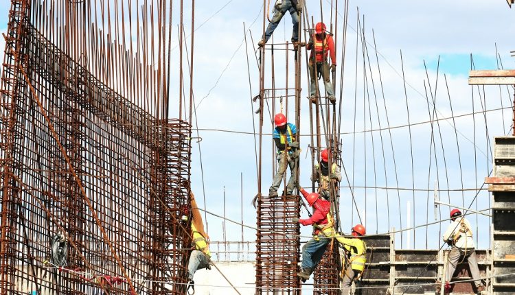 Se estima que durante los terremotos del 24 de junio 850 edificios están dañados y 190 se derrumbaron totalmente. Más de 20.000 personas perdieron su hogar, por lo que el gobierno de Venezuela acelera la construcción de viviendas, con la promesa de entregar 4.000 este año y llegar a 10.000 en 2027
