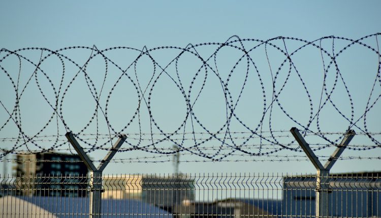 Durante la reciente visita a Brasil del canciller de Francia, Jean-Noël Barrot, ambos países firmaron una hoja de ruta en materia de seguridad transfronteriza, enfocados en combatir el narcotráfico y delitos ambientales