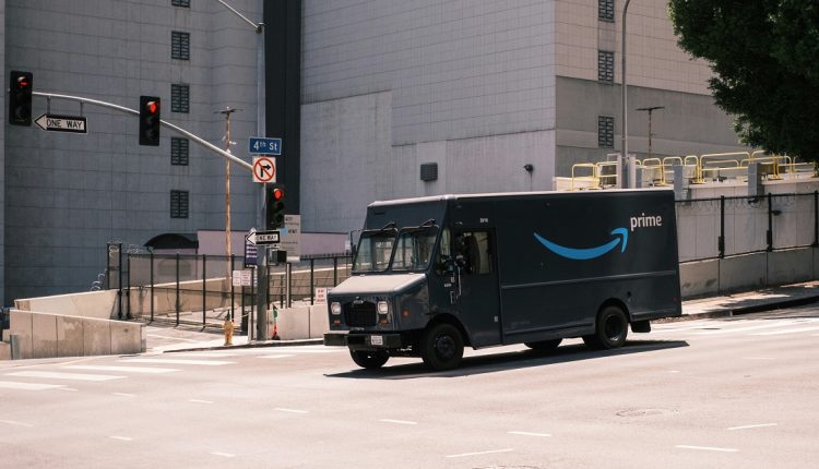 Luego de recibir cerca de $ 600 millones en reembolsos por aranceles del presidente Donald Trump gracias a un fallo de la Corte Suprema declarándolos ilegales, Amazon devolverá parte del dinero a los clientes afectados