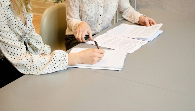 El Departamento del Tesoro de Estados Unidos aprobó el 14 de agosto la regla que excluye de forma permanente a las empresas nacionales y a los ciudadanos de los reportes de beneficiarios finales exigidos por la Ley de Transparencia Corporativa