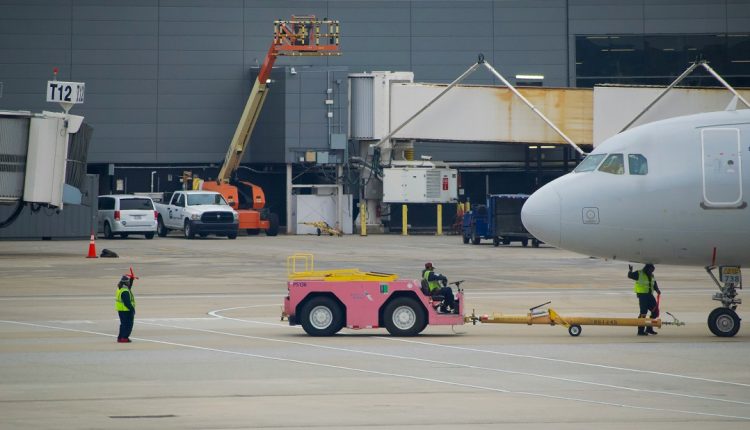 Como parte del proceso de recuperación de la actividad aérea en Venezuela después de los terremotos del 24 de junio pasado, el Ministerio de Transporte indicó que a partir de este miércoles 5 de agosto serán retomadas las operaciones de carga en el Aeropuerto Internacional Simón Bolívar de Maiquetía, tanto para vuelos de llegada como de salida