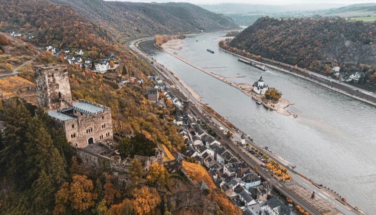 La sequía en Alemania está mermando el caudal del Rin, vía fluvial fundamental para el transporte de mercancías claves del sector industrial. Esta situación podría tener un fuerte impacto en la economía debido a los niveles mínimos para los buques mercantes