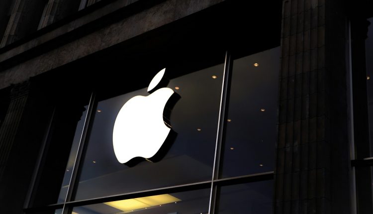 Aunque aún no se revelan detalles de su lanzamiento, Apple ya tendía listo su smartphone plegable, el iPhone Ultra. Con un diseño similar a un iPad Mini, el modelo contará con novedosas cámaras delanteras y traseras, chip A20 Pro, memoria RAM de 12 GB, módem C2 de Apple y compatibilidad con Wi-Fi 7