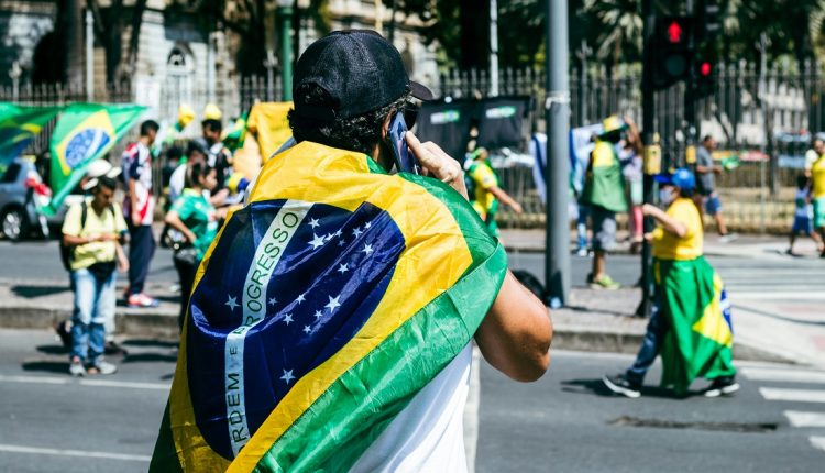 Luiz Inácio Lula da Silva, actual presidente de Brasil, lanzó este domingo su candidatura presidencial para las elecciones generales del próximo 4 de octubre