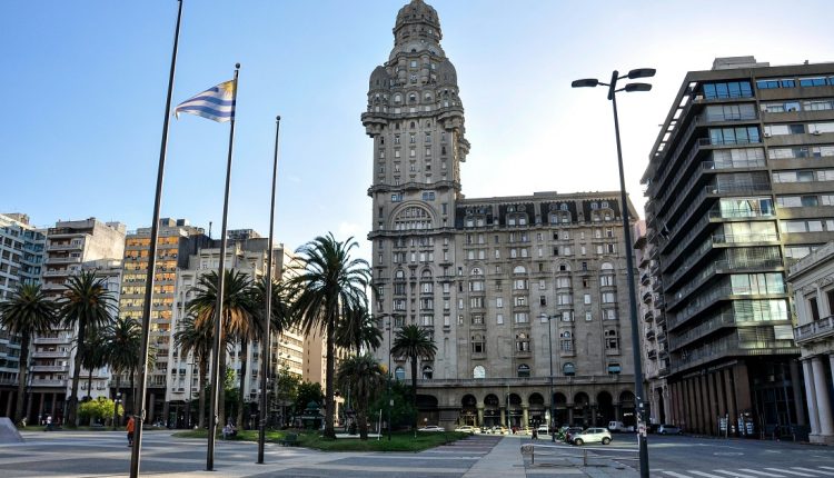 El Banco Central de Uruguay presentó su Plan Estratégico 2026-2030, que incluye un anteproyecto de finanzas abiertas para dar mayor control al usuario sobre sus datos financieros. La IA será parte crucial de este proceso