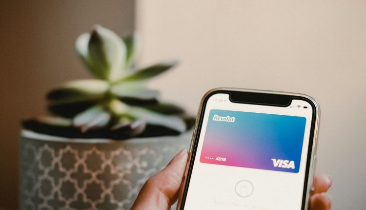 El neobanco Revolut se unió al mercado del dinero digital con el lanzamiento de su propia stablecoin llamada EURR, respaldada por el euro