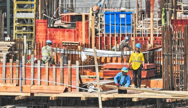 El gobierno venezolano emitió la Gaceta Oficial N° 43.049, con vigencia hasta el 31 de diciembre, que establece la prohibición de exportar materiales de construcción a fin de resguardar estos insumos para la reconstrucción tras los daños ocasionados por los terremotos del mes de junio