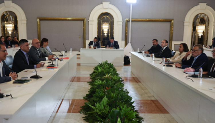 Los representantes del oficialismo y la oposición venezolana retomaron el diálogo la semana pasada y anunciaron sesión permanente hasta este miércoles 23 de septiembre