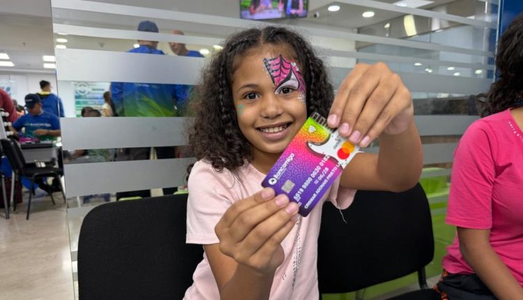 Durante la actividad realizada en las 51 agencias, que marcó una jornada histórica para Bancamiga con el mayor número de cuentas abiertas en un día, los menores de edad recibieron de forma gratuita la Tarjeta de Débito Mastercard Kids