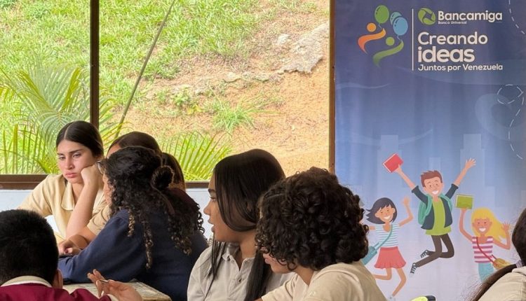 La iniciativa de responsabilidad social alcanzó a más de 300 estudiantes de cinco planteles en la Gran Caracas. A través de la metodología de pensamiento de diseño, jóvenes estudiantes formularon soluciones alineadas con los ODS