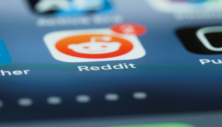 La inclusión de las tres empresas en la categoría de plataformas digitales de gran tamaño las coloca bajo la supervisión estricta de la Ley de Servicios Digitales de la Comisión Europea