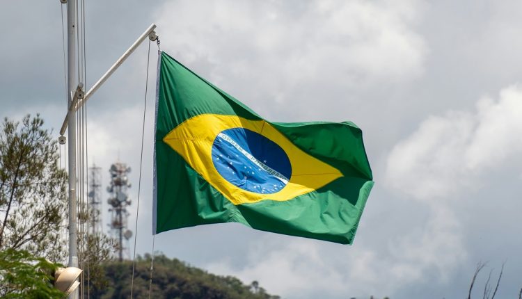 El domingo 4 de octubre se realizará en Brasil la primera vuelta electoral para elegir al nuevo presidente. Luiz Inácio Lula da Silva apuesta por la reelección, y según una encuesta de Quaest, mantiene ventaja sobre su oponente, Flávio Bolsonaro