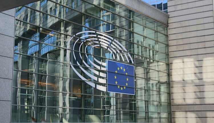 En una entrevista el viernes 18 de septiembre, la actual presidenta del Banco Central Europeo, Christine Lagarde, volvió a mencionar su salida del ente regional en 2027, aunque no dio detalles sobre la fecha concreta