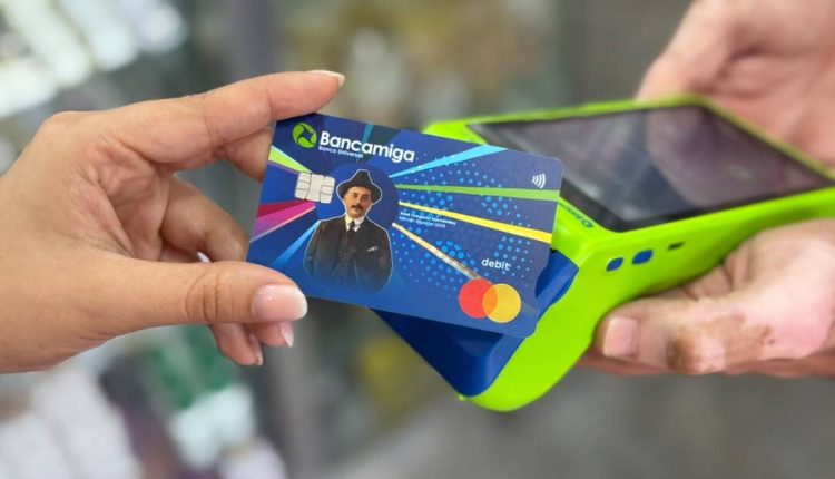 En las 51 agencias de Bancamiga en el país se han distribuido 100 mil tarjetas con la figura de nuestro Santo