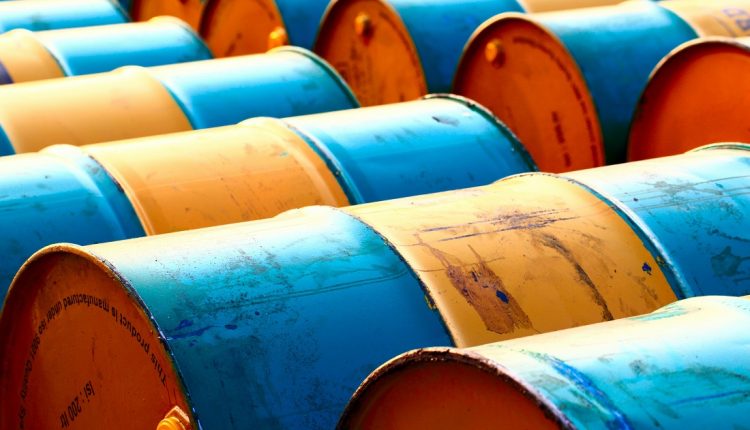 La organización mantendrá congelada la oferta de petróleo en noviembre y fijará nuevas cuotas el 1 de enero de 2027, considerando la brecha entre lo que se fija en papel y la realidad del bombeo físico