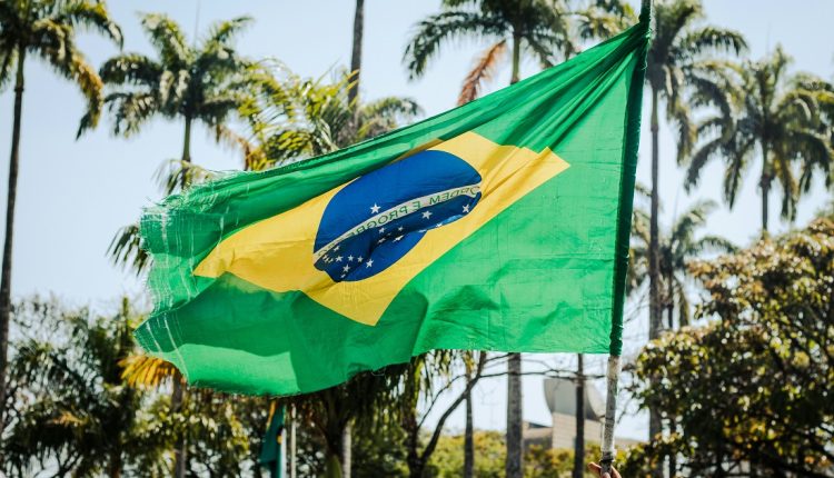 El proceso comicial en Brasil este domingo 4 de octubre dejó clara una ligera ventaja de Flávio Bolsonario (47 %) sobre Luiz Inácio Lula da Silva (45 %), por lo que ambos candidatos se medirán en una segunda vuelta para la presidencia el próximo 25 de octubre