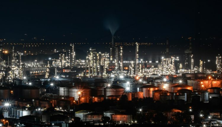 La proyección de crecimiento de la capacidad de refinación de petróleo entre 2026 y 20230 es de 4,2 Mb/d, con más de 90 % concentrado en África y Asia-Pacífico