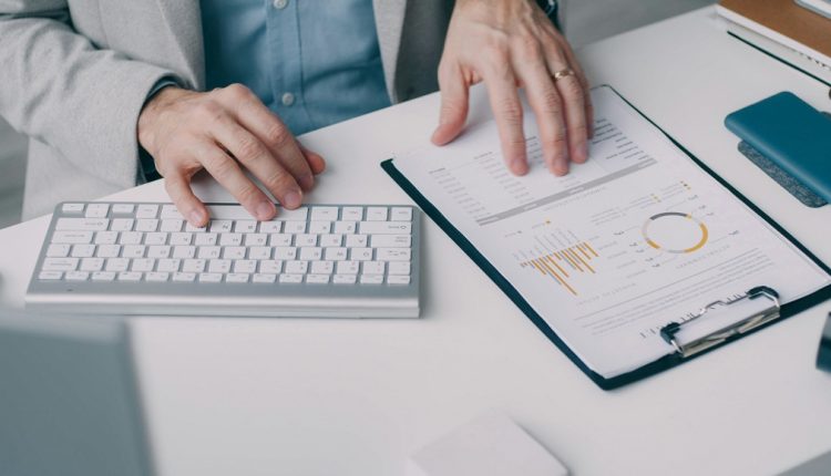 Según datos de la Oficina Nacional de Estadísticas de China, la economía del país creció 4,5 % interanual en el último trimestre